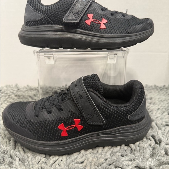 Under Armour Other - Under Armour UA PS Surge 2 Boy’s Size 1.5 Black Red Sneakers Athletic Shoes EUC